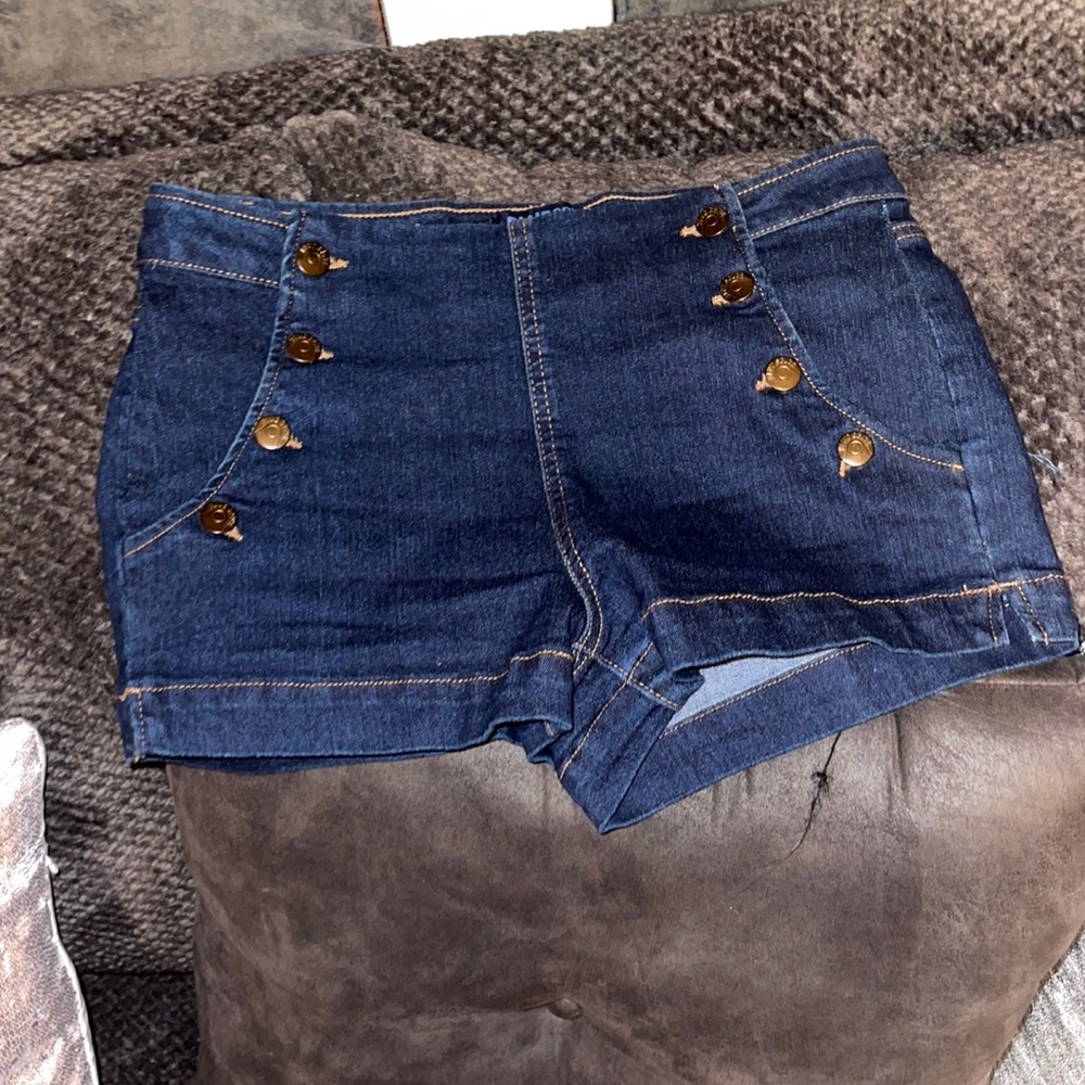 Hot pants!